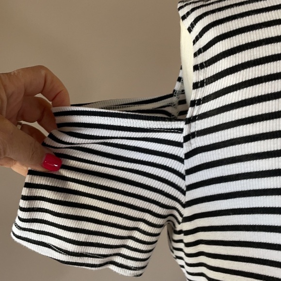 Anthropologie W5 cold shoulder women’s top. Striped High low pleat back Size L - Picture 2 of 11